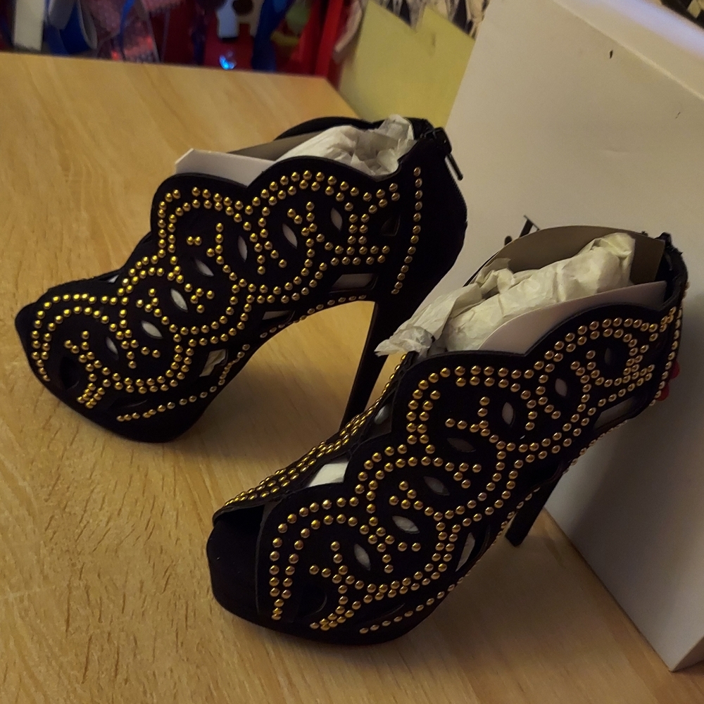 JUSTFAB "JASLEEN" black and gold suede ankle booties. size 7.5 womens.